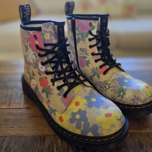 Girls Flower Dr. Martens, Size 4